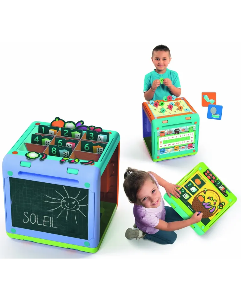 LE CUBE DES JEUX Avec 4 plateaux de jeu et des accessoires pour des...